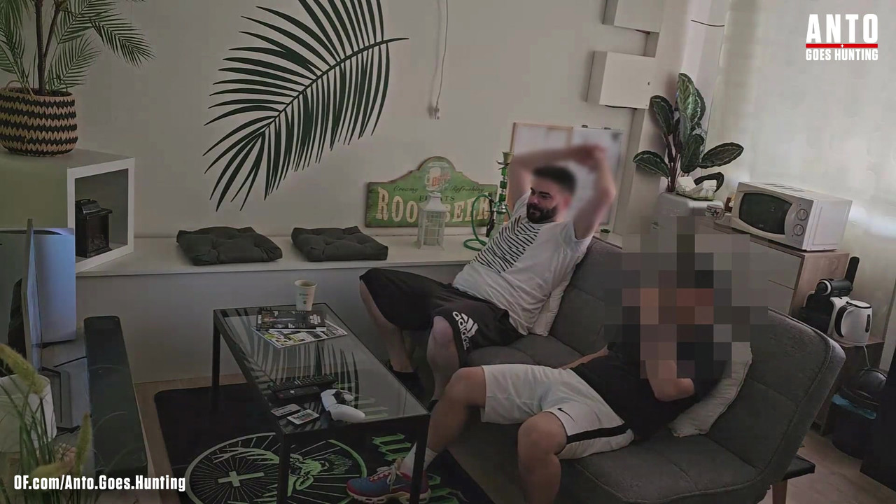 我的直男朋友“chris”（他以前发现我在撸管）上一次问我，并给我惊喜