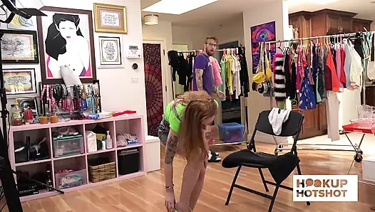 Bts - Megan Winters kamera arkası doğal cazibesini gösteriyor!