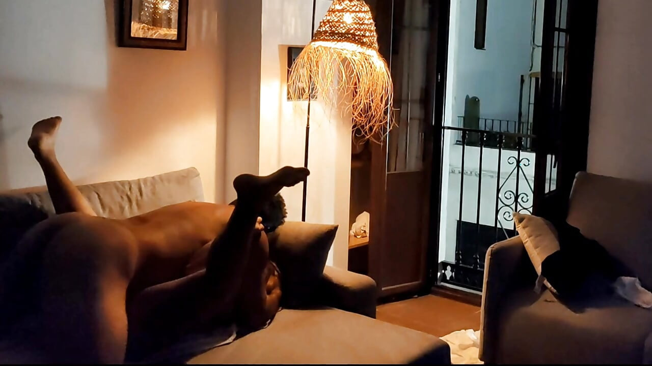 Açık pencerede sikişiyor - bölüm 2