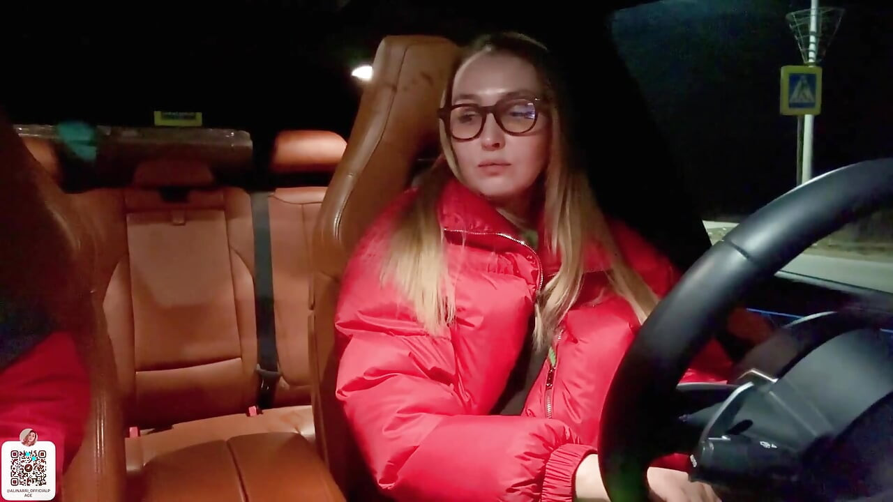 The Stepson Who Ran Away From Home Actively Fucks His Stepmother's Pussy in His Stepfather's Car