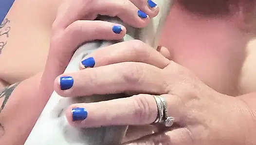 Ich sabbere meinen riesigen schwanz runter