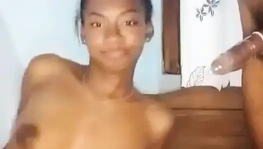 Kadın iyi emiyor ve sonunda dölünü yutuyor