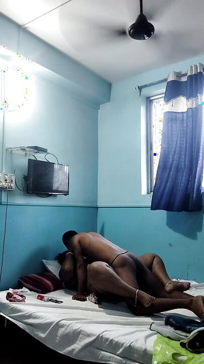 Sejal bhabhi apne pati ke sath hotel room me hard-core chudai kiya
