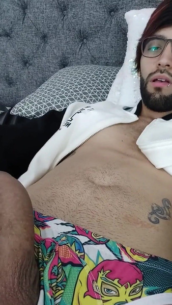 Saya sangat miang selepas pertunjukan saya terpaksa merakam pancutan mani yang bagus