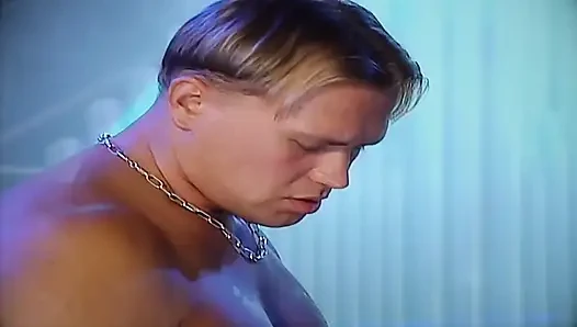 Pantat dientot dua kontol