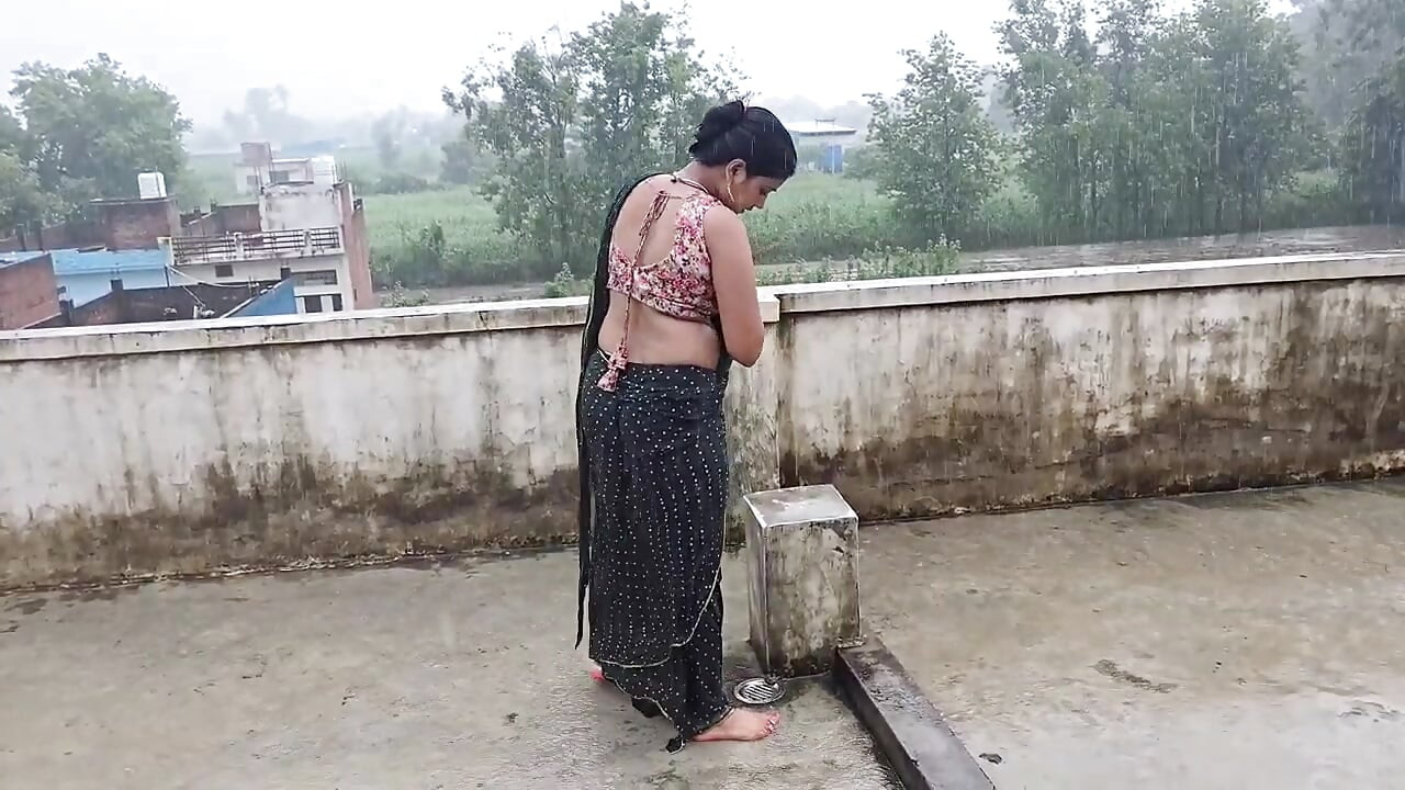 Apne he stepsister ki friend ko virgin pussy fuck kiya or pussy ros nikal kar jiv se chata,gud ki ros pilaya..