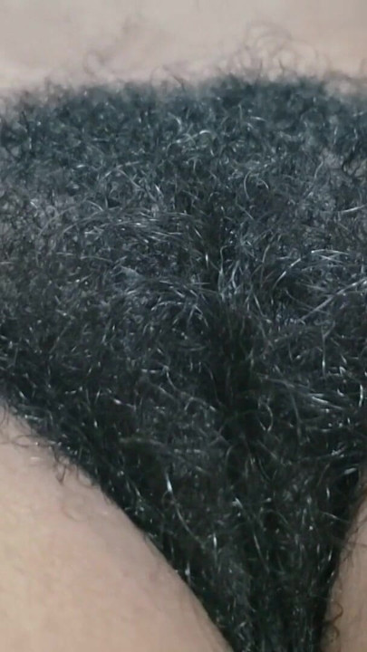 Amateur peludo coño milf momentos con curvas naturales | Clip 1