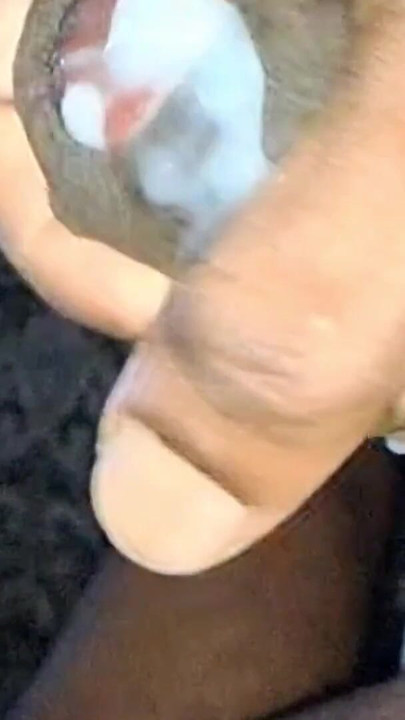 「Cumshot Loads l 12 x Times l Continuously」の思い出に残る瞬間