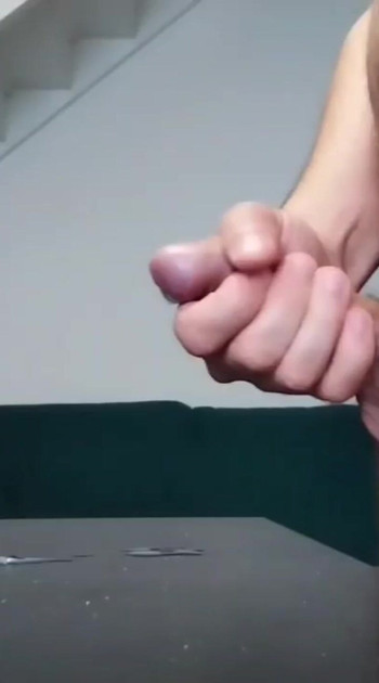 在桌子上