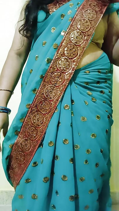 My friend wife wearing saree and remove
