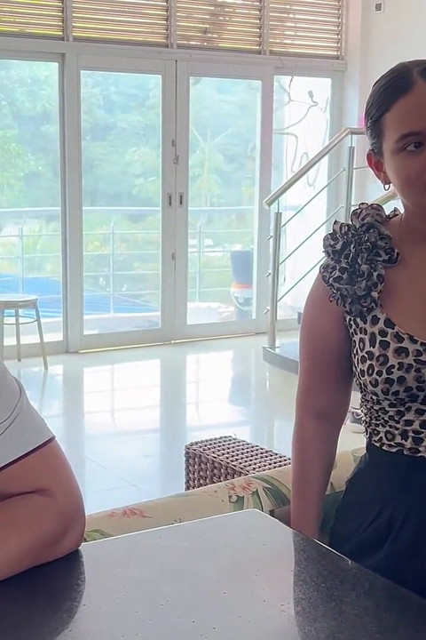 כלבה בוגדת מזדיינת עם הראשונה שגדלה