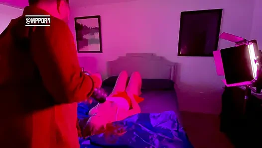 Фотосессия толстушки за сценой