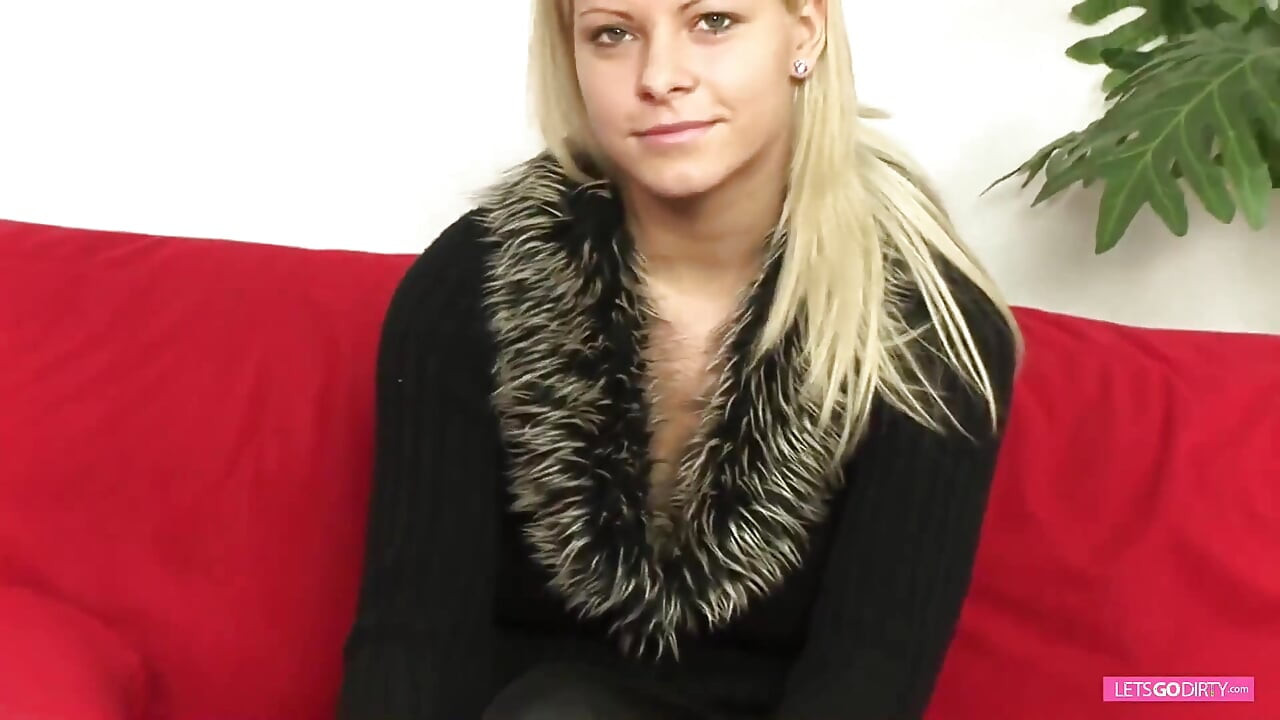 الجنس الثلاثي مع وقحة شقراء لطيفة