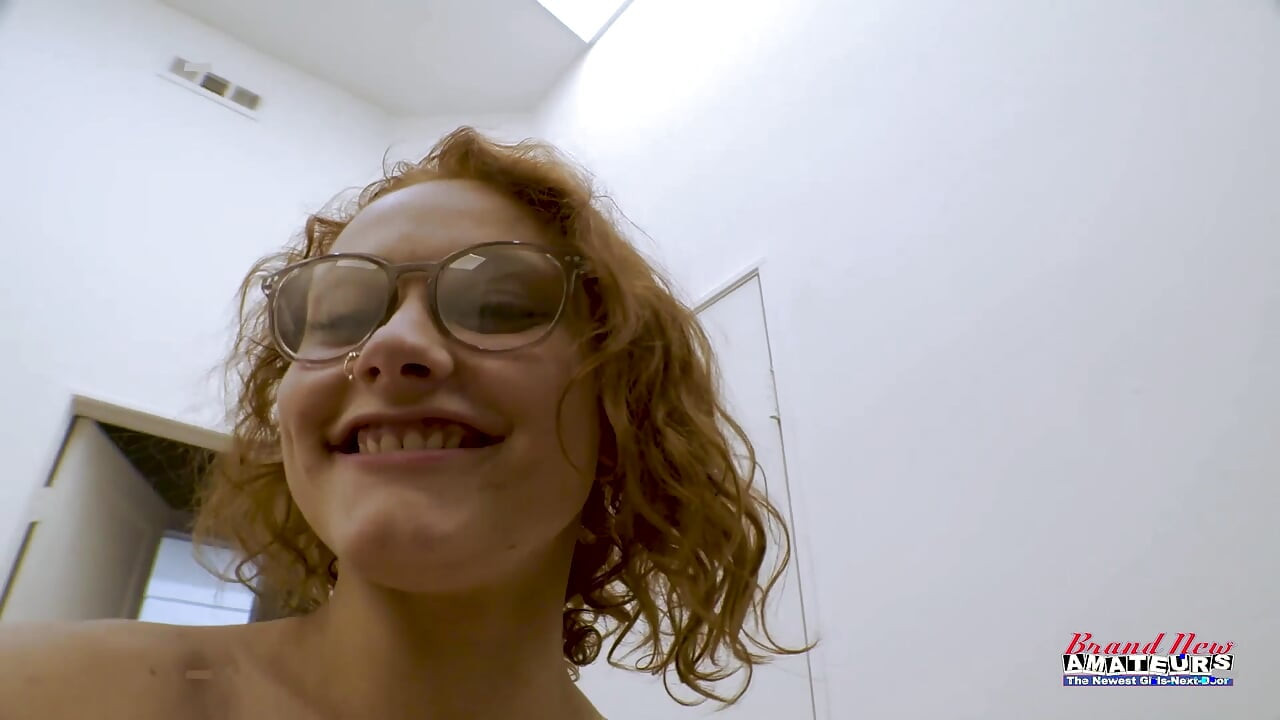 겸둥이 잉크 빨간 머리 Coed Luna 교구 핸잡 림잡 욕심 삼키기!