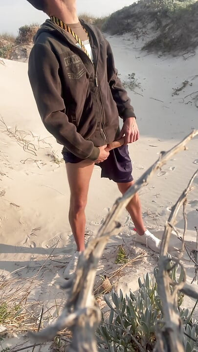 Mike is stroking on the beach again
