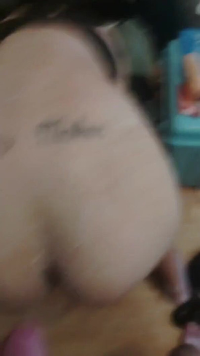 Trenutak koji morate vidjeti iz "Djevojka Shemale puši, dobiva jebanje u guzu od mog tvrdog kurca"