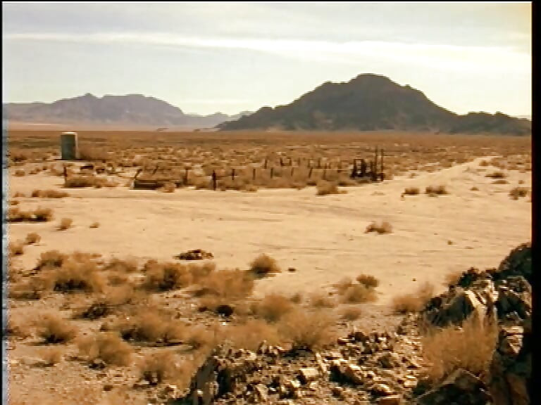 Incluso En El Desierto Bajo El Sol Caliente Con Mujeres Calientes, Hay Follada