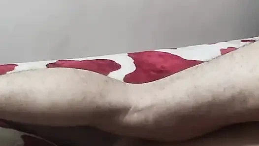 Die Worte der schlampe irritieren, während sie aus ihrem arsch schreit. Höre ihre orale