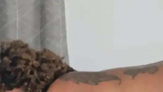 Tante seksi kulit hitam dengan pantat bahenol didobel penterasi sama kontol besar pria kulit hitam