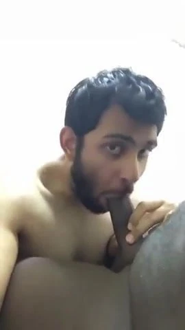 Blow Job done by Sri Lankan Gay to his Daddy
