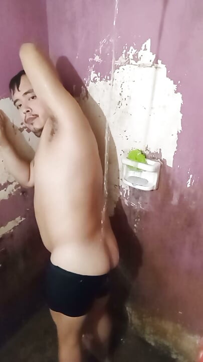 Jesus en boxer bañándose capitulo 18