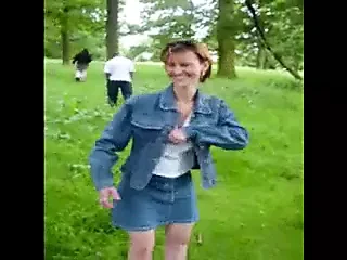 SDRUWS2 - SLUT WIFE DOGGING IN THE PARK