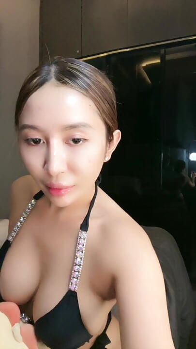 JOGET TELANJANG GODAIN OJOL YANG SANGE MAU DI ENTOT OUTDOOR