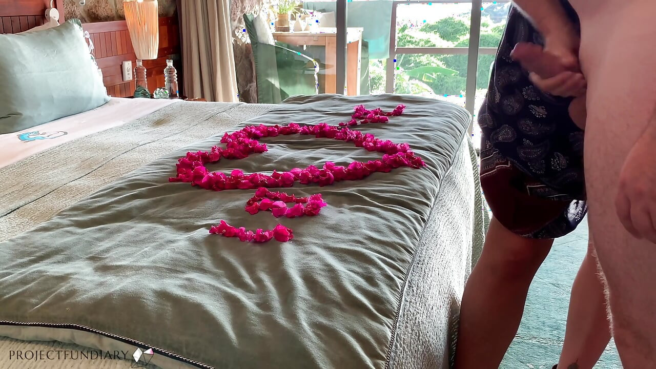 新婚旅行の花嫁は楽園で犯さ
