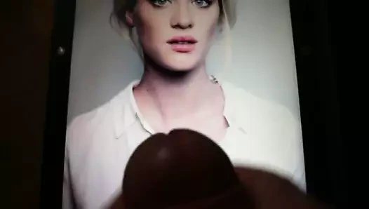 mackenzie davis'e saygı duruşu