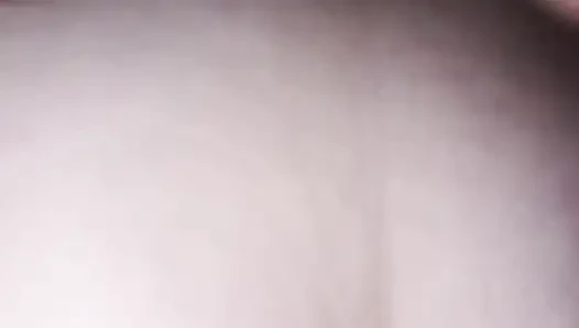 Büyük ve tatlı götlü iri güzel kadın