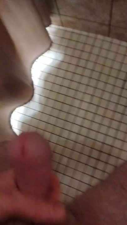 Big dick ginger strokes his fat cock!