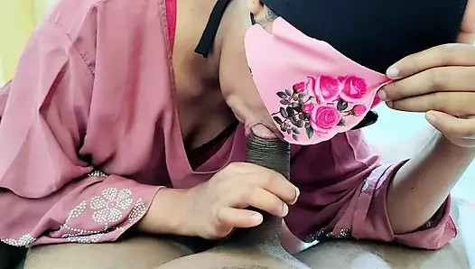 Hijabi stepmom share her sex desire with stepson in the bed Desi hot xxx