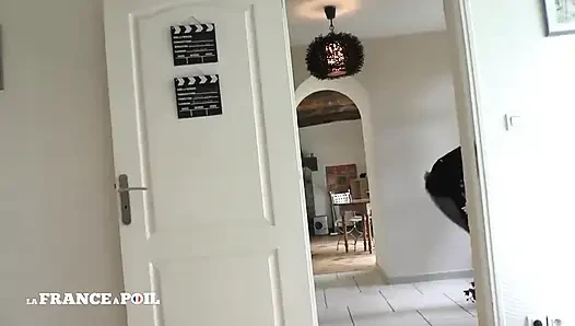 Pembantu perancis dientot sama ayah tirinya dan temannya sendiri