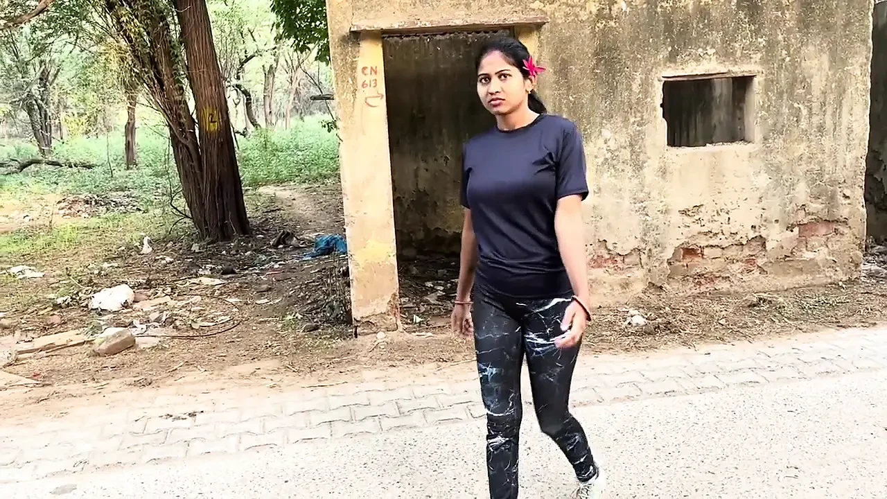印度亚洲新婚巴胡不小心被 Tharki Sasurji-Sasur Bahu 性爱视频性交。