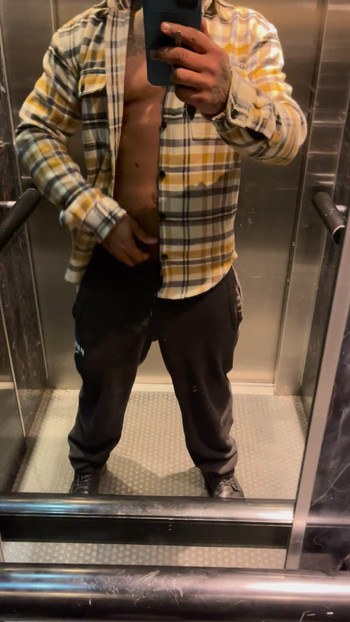 Skoro uhvaćen u liftu