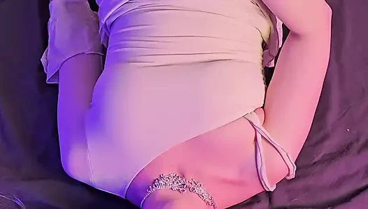 Gadis Robot Memiliki Vagina Manusia. Dia Masturbasi Dan Menggeliat