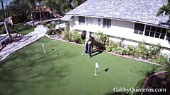 Rondborstige Gabby Quinteros geneukt door haar geile golfinstructeur!