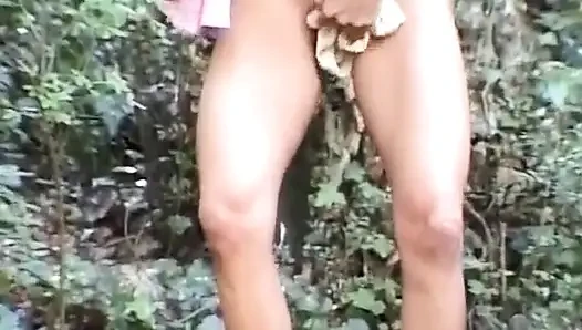 Celana kencing di luar ruangan