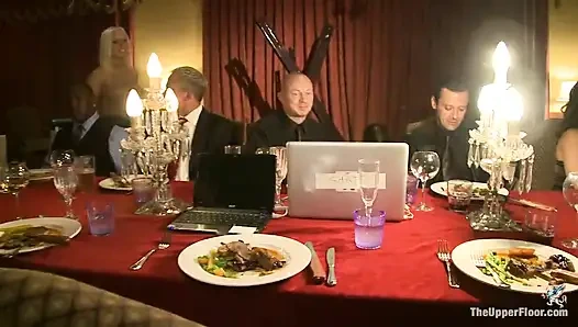 Pesta makan malam dari dom!