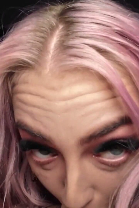 Έφηβη φεμινίστρια σκύλα που μοιάζει με E-Girl γαμιέται σκληρά POV!