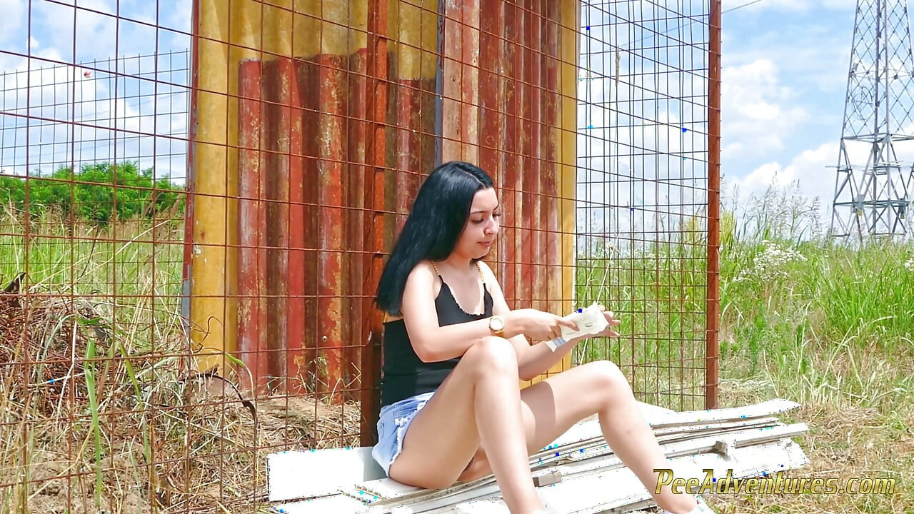 Sexy Brunette Trying Hard to Empty Her Bladder Outside, Then Quick Pee Next to a House in Construction
