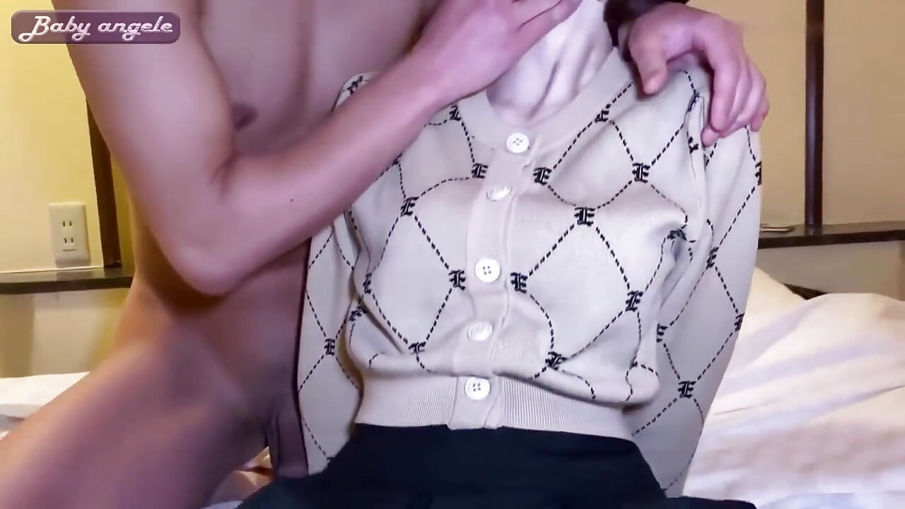 面部暴露. 她得到一条信息, 她的丈夫找到了视频, 现在他想要见面和交谈