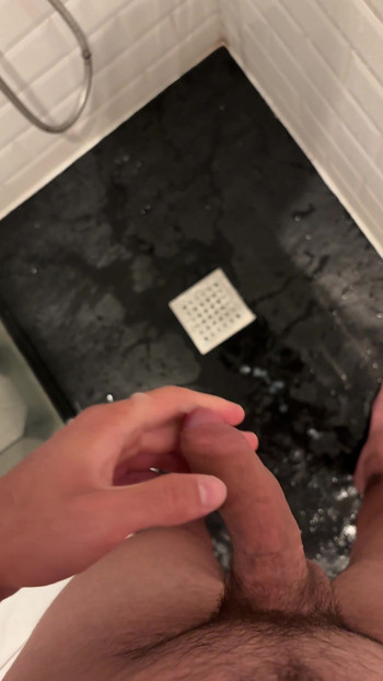 Rich in the shower💦