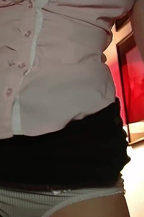 Las chicas lo quieren duro 2_hot escena, la secretaria cachonda se masturba en la oficina con las bragas puestas.
