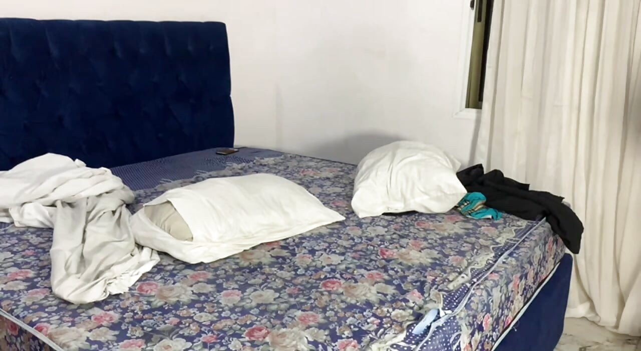 Sakrio se od svoje žene u moju sobu da vodi ljubav sa mnom