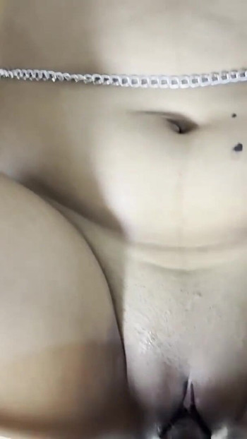 holy fuck she just squirt on my dick, first sri lankan squirt on dick video | Clip 1