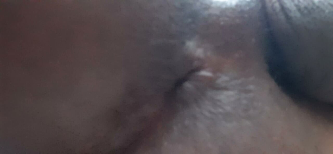 Put Oil on the Anus and Put It on the Finger