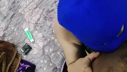 Suudi orospu, kocasını herkesle aldatıyor çünkü penis ve sevişmeyi seviyor