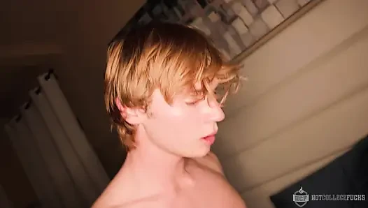 Hot College Fucks - Skater Boy Fucks Her Pussy Raw