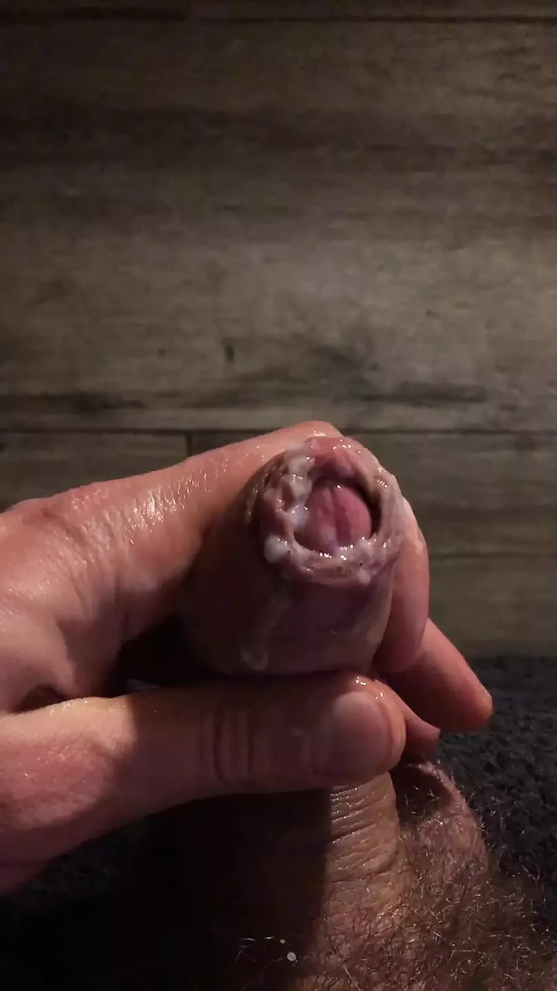 Cumming in Hand
